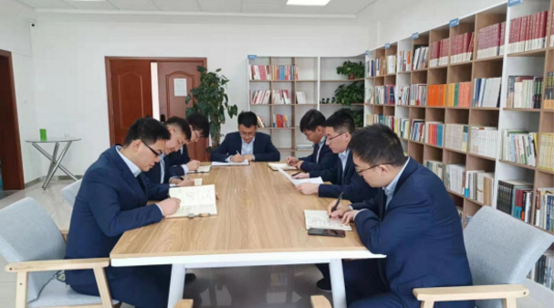 市產投集團團委召開工作會議(圖1)